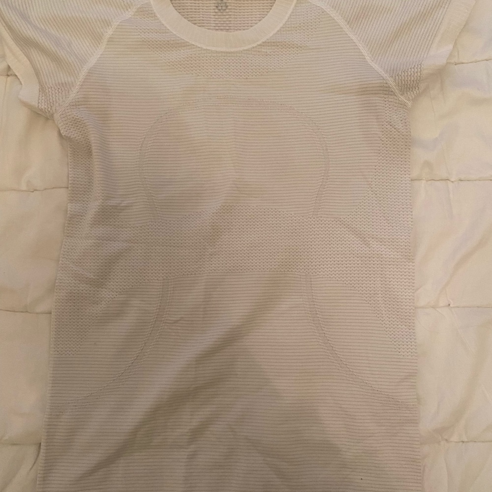 Lululemon Swiftly Tech Short Sleeve - white size 6